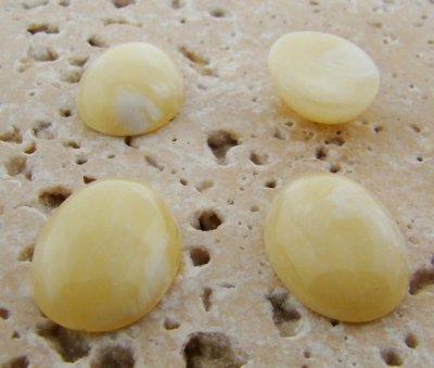 18X13mm. IVORINE SHINY MARBLE OVAL CABOCHONS - Lot of 48