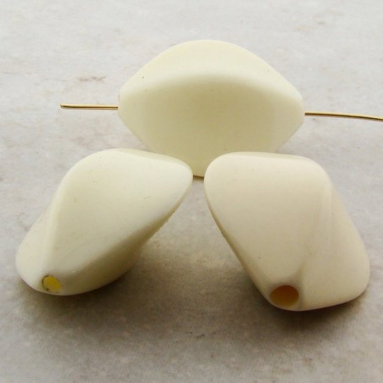 (image for) IVORY 35X30X18MM FLAT OVAL PEDAL BEADS - Lot of 12