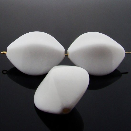 (image for) WHITE 35x30MM OVAL SMOOTH BEADS - Lot of 12
