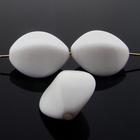 (image for) WHITE 28x25MM OVAL SMOOTH BEADS - Lot of 12