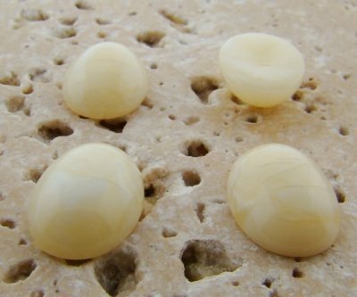 14X10mm. IVORINE SHINY MARBLE OVAL CABOCHONS - Lot of 48