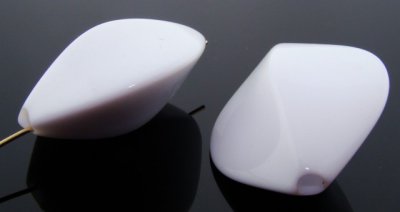 WHITE 35x30X18mm FLAT OVAL PEDAL BEADS - Lot of 12