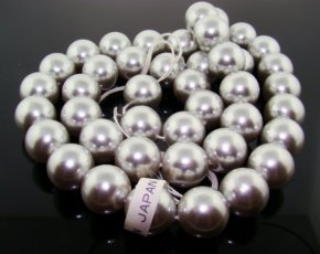 GREY 18MM ROUND SMOOTH JAPANESE PEARLS - Lot of 43