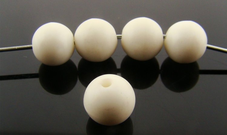 (image for) OFF WHITE 7MM SMOOTH ROUND BEADS - Lot of 12