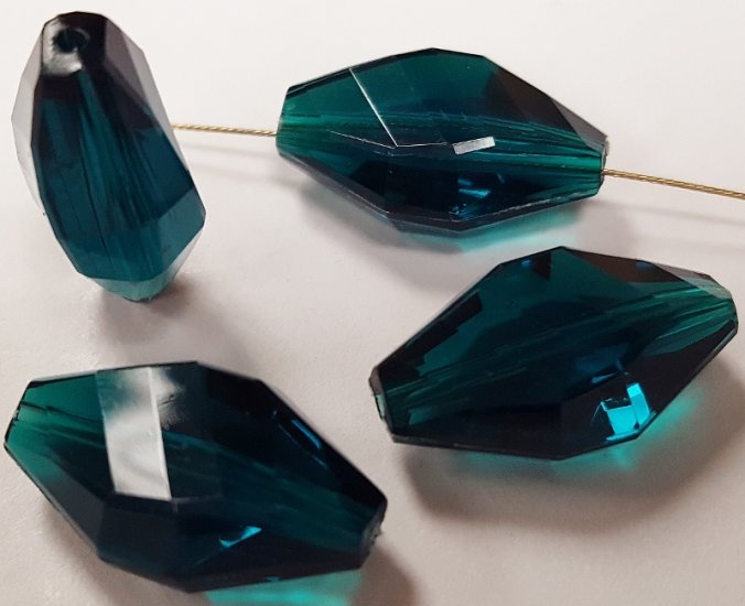 (image for) EMERALD 20X12MM MULTI FACETED TWISTED BEADS - Lots of 12