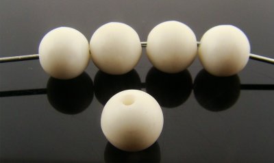 OFF WHITE 7MM SMOOTH ROUND BEADS - Lot of 12