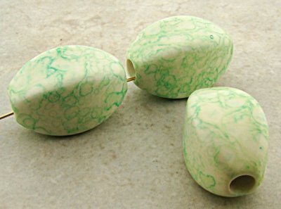 GREEN WATERSPOT 30X18MM OVAL BEADS - Lot of 12