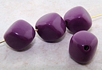 (image for) PLUM PURPLE 15X15MM DIAMOND NUGGET BEADS - Lot of 12
