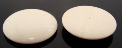 34mm. IVORY STRIPED SMOOTH ROUND CABOCHONS - Lot of 28