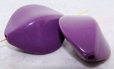 PLUM 35x30X18mm FLAT OVAL PEDAL BEADS - Lot of 12