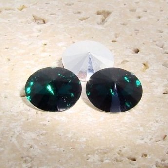 Emerald - 16mm. Round Rivoli Rhinestone Jewels - Lots of 144