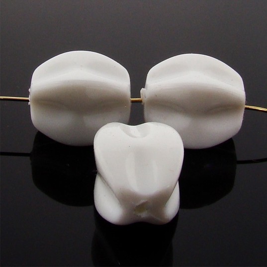 (image for) WHITE 18X24MM OVAL FLUTED BEADS - Lot of 12