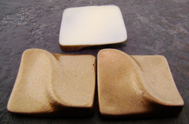 (image for) 33x33mm. GOLD GLITTER TEXTURED SQUARE CABOCHONS - Lot of 36
