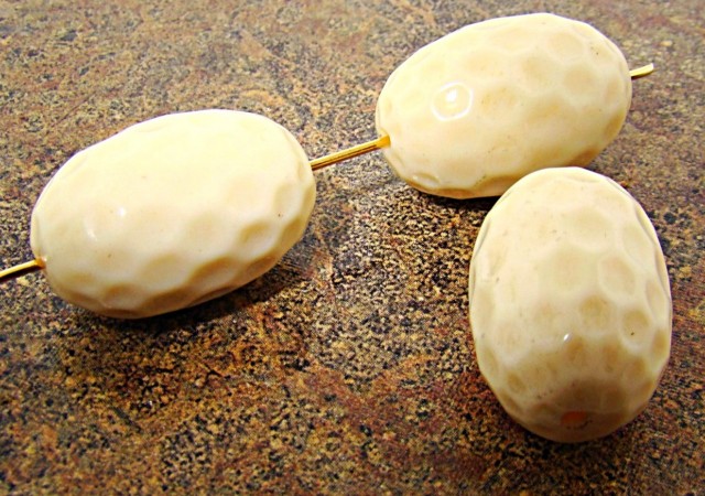 (image for) BEIGE 24x16MM HAMMERED TEXTURED CRATER OVAL BEADS - Lot of 12