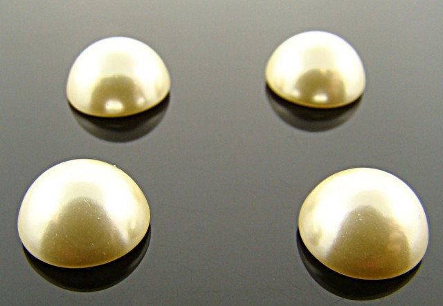 (image for) 10MM CULTURA HIGH DOME PEARL ROUND CABOCHONS - Lot of 100
